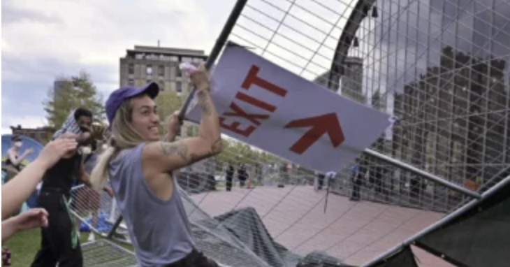 MIT Students Break in After Police Raid, Columbia Cancels Graduation